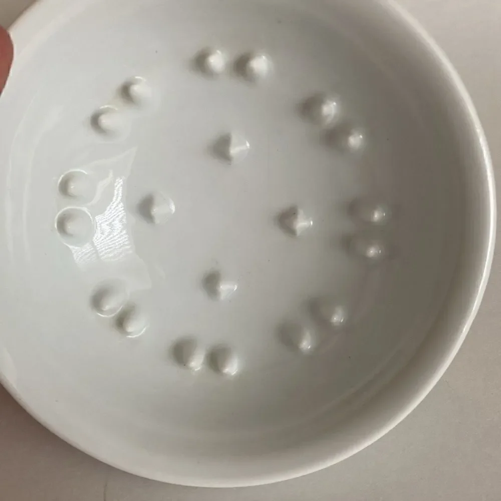 William Sonoma Set of 2 Ceramic Non Slip Grapefruit Teeth Bowls